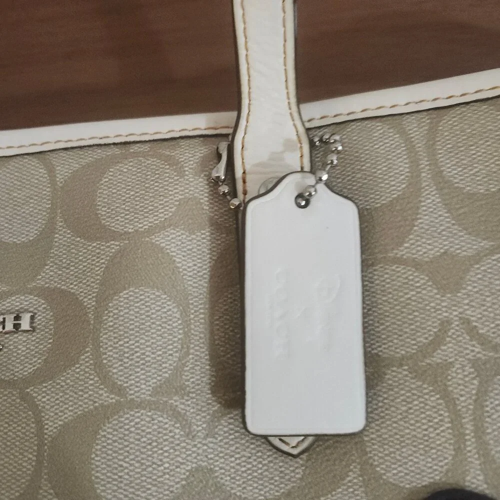 Coach Disney Minnie Mouse Patch Tan Signature Tote Bag Purse - Picture 2 of 2